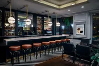 Claridge House - bar