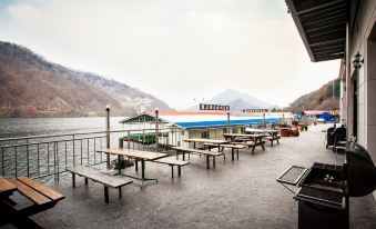 1. 가평 돌고래 리..