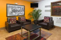 Super 8 by Wyndham Dubuque