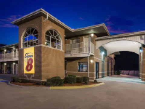 Super 8 by Wyndham Cabot Hotels in Cabot