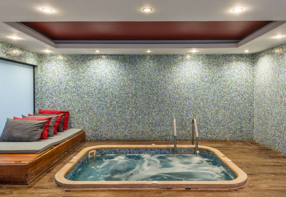 댄 칼튼 키토 호텔