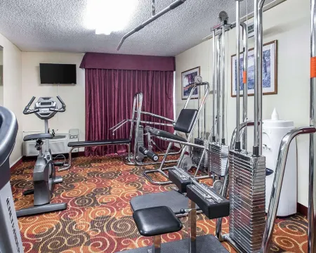 Quality Inn & Suites Kansas City I-435N Near Sports Complex Отели в г. Шугар Крик