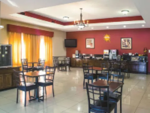 La Quinta Inn & Suites by Wyndham Alice アリスのホテル