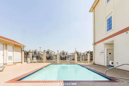 Super 8 by Wyndham Alvarado