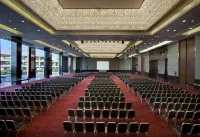 Dusit Thani LakeView Cairo