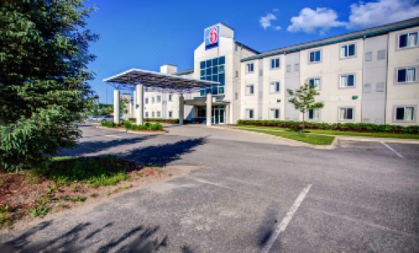 Motel 6 Huntsville, on