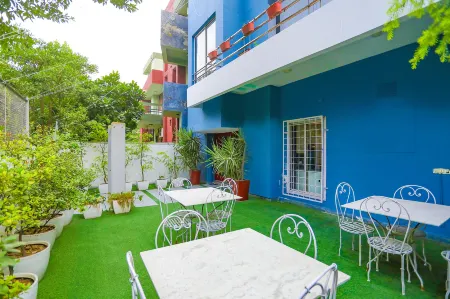 FabHotel F9 Sector 51 Отели рядом с достопримечательностью «Radha Krishan Park»