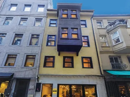 Meroddi Galata Flats