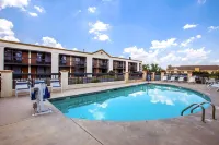 Quality Inn Suwanee I-85 - Pools