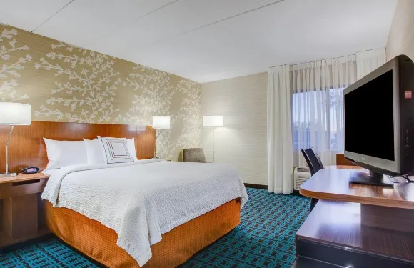 埃姆斯伯裏萬楓酒店