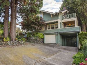 Serene Tacoma Home with Furnished Deck and Views!