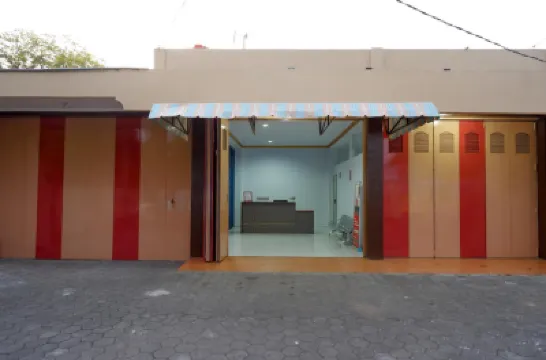 RedDoorz Near Gor Satria 3 Các khách sạn ở Purwokerto