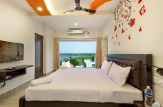 Crystal Lake  Suites