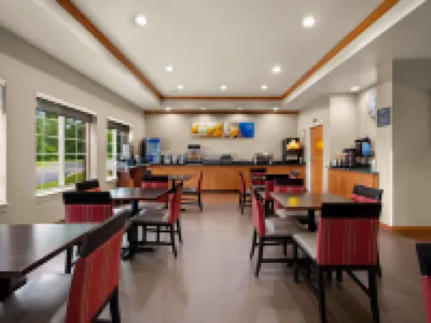 Comfort Inn & Suites Hotels in Genesee County