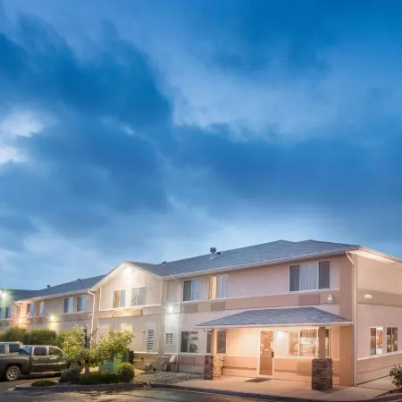Super 8 by Wyndham Trinidad