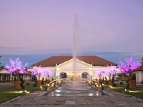 Plaza Del Norte Hotel and Convention Center ラワグのホテル