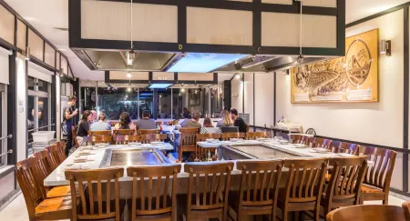 The Esplanade Motel Отели в г. Суонси