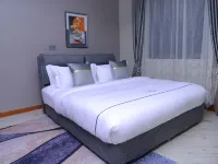 1 Bedroom Suite in 3 Bedroom Apartment Hotels in Busiro