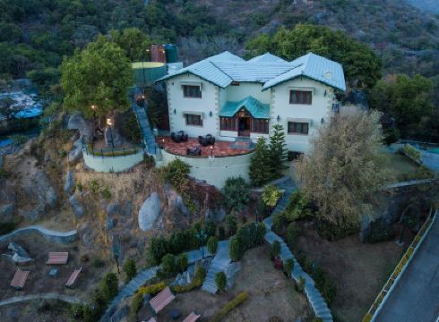 The Colonial Manek Manor by SAH