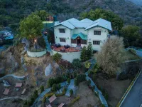 The Colonial Manek Manor by SAH