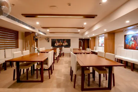 Krishnavalsam Regency Отели рядом с достопримечательностью «Guruvayur temple pond»