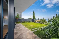 Cristiano Ronaldo Airport View Hotel a 