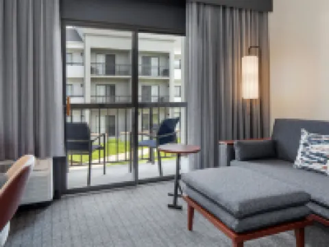 Courtyard Chicago Waukegan/Gurnee Hotels in Lake County