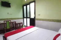 RedDoorz Syariah near Bypass Krian Hotel di Krian