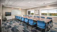Holiday Inn Express & Suites Brandon Hotels in Brandon