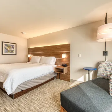 Holiday Inn Express & Suites MANITOU SPRINGS by IHG Отели рядом с достопримечательностью «Гора Шайенн»