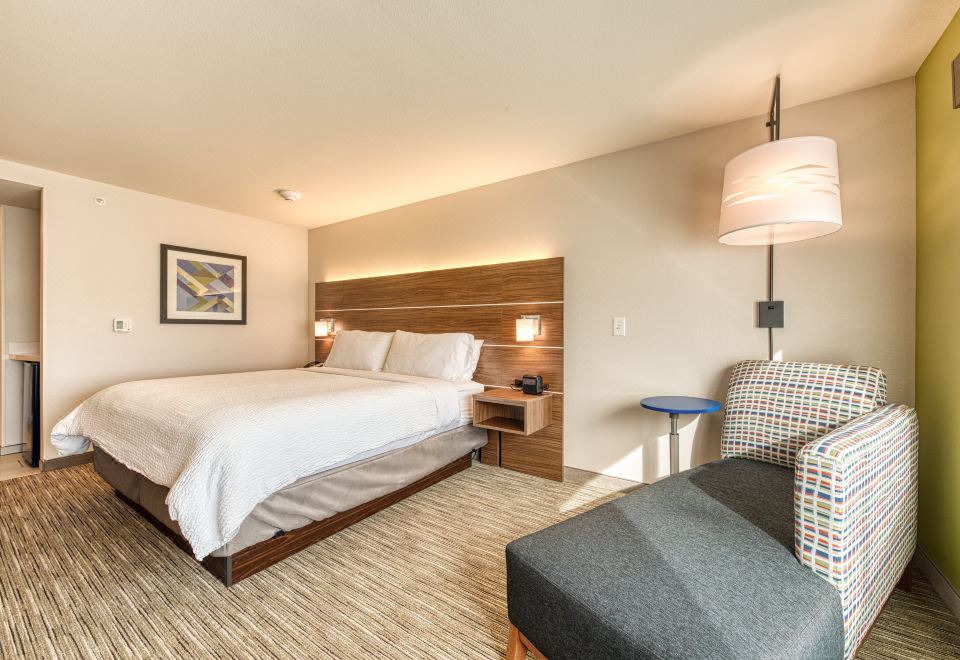 Holiday Inn Express & Suites