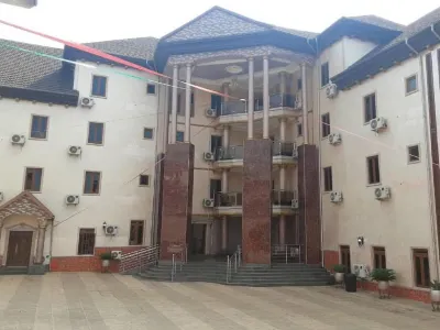 Royal City Dubai Hotel and Suites فنادق في 