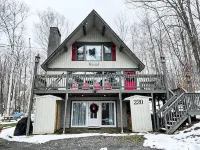 Treehouse 6 Bedroom Home by RedAwning