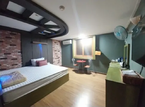 Busan Gaegum Buckingham Hotels near Seomyeon