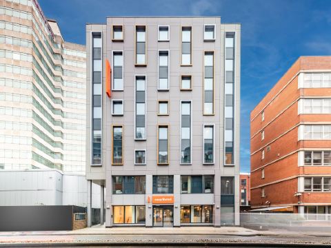 易捷酒店加帝夫