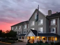 Country Inn & Suites by Radisson, Davenport - Quad Cities Hotels near Davenport