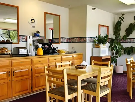 Super 8 by Wyndham Williams Lake BC