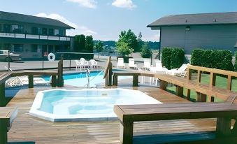 Poulsbo Inn & Suites