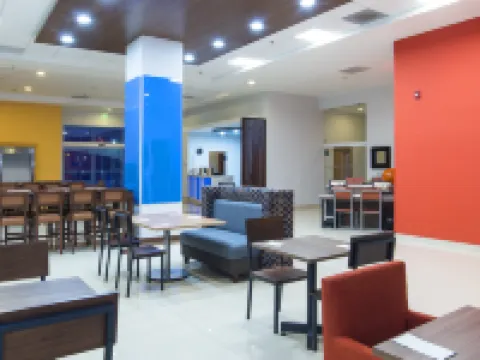 ฮอลิเดย์ อินน์ เอ็กซ์เพรส มันซานิลโล บาย IHG โรงแรมในมานซานีโย