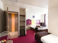 Logis Hotel Noemys Pont de l'Etoile Hotel dekat Eglise de Saint Pierre Les Aubagne