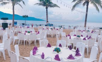 Holiday Beach Hotel Danang
