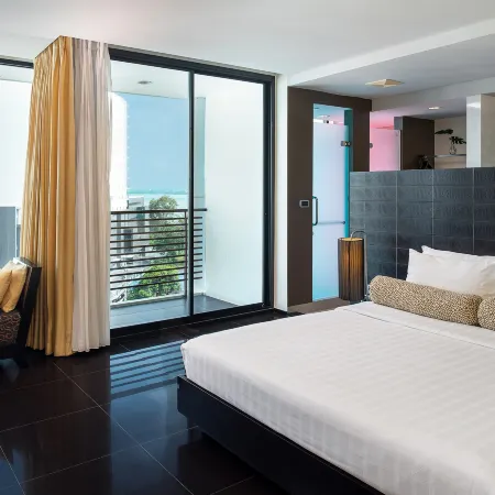Tsix5 Hotel Отели рядом с достопримечательностью «Пляж Хатнаклуа»