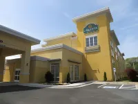La Quinta Inn & Suites by Wyndham Knoxville Papermill