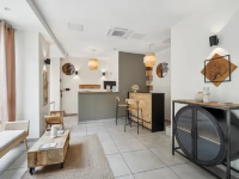 Hôtel le National Clichy Paris Hotels in Clichy