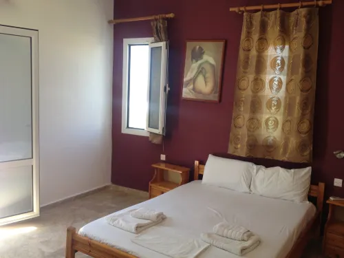 Spacious Apartment, Garden View & Partial Seaview.