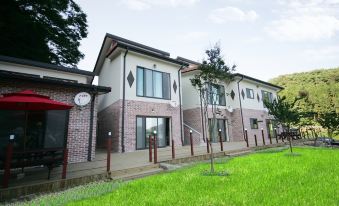 Jangseong Pyeonbaeknara Pension