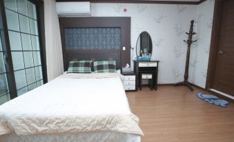 Taean Feel House