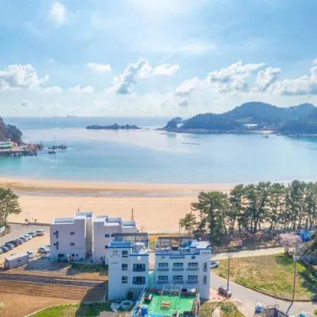 Namhae Harmony Pension Отели рядом с достопримечательностью «Храм Пориам»