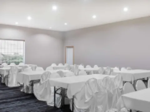 AmericInn by Wyndham Pella Hotels in Pella