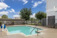 Best Western Plus Hobby Airport Inn  Suites - Pools